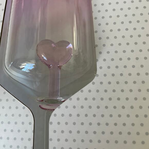 VIRAL Cupcakes & Cashmere Pink Heart Glass Champagne Flutes Set of 2 New - Picture 13 of 14